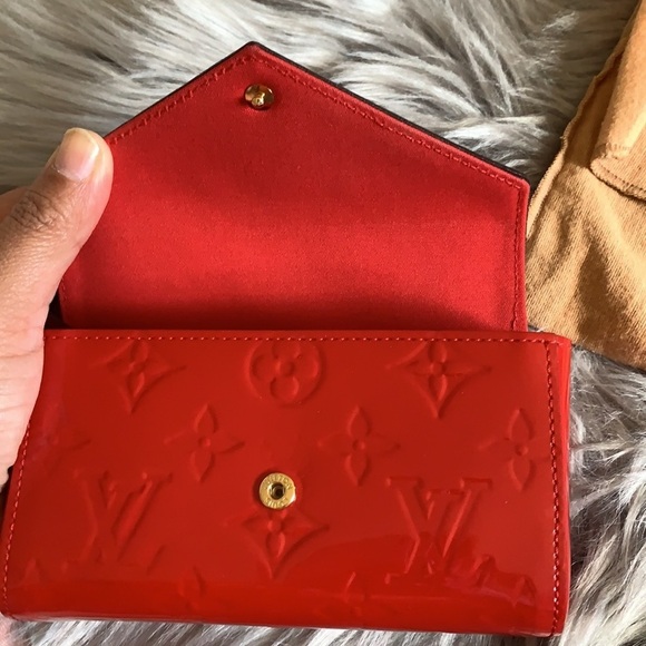 Louis Vuitton Monogram Pochette Lucie - Picture 7 of 12